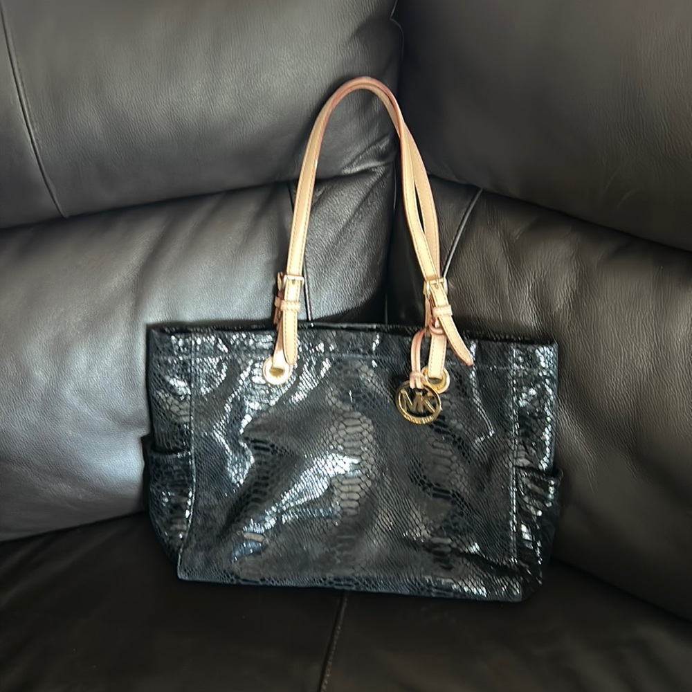 VGUC HUGE Michael Kors Tote!